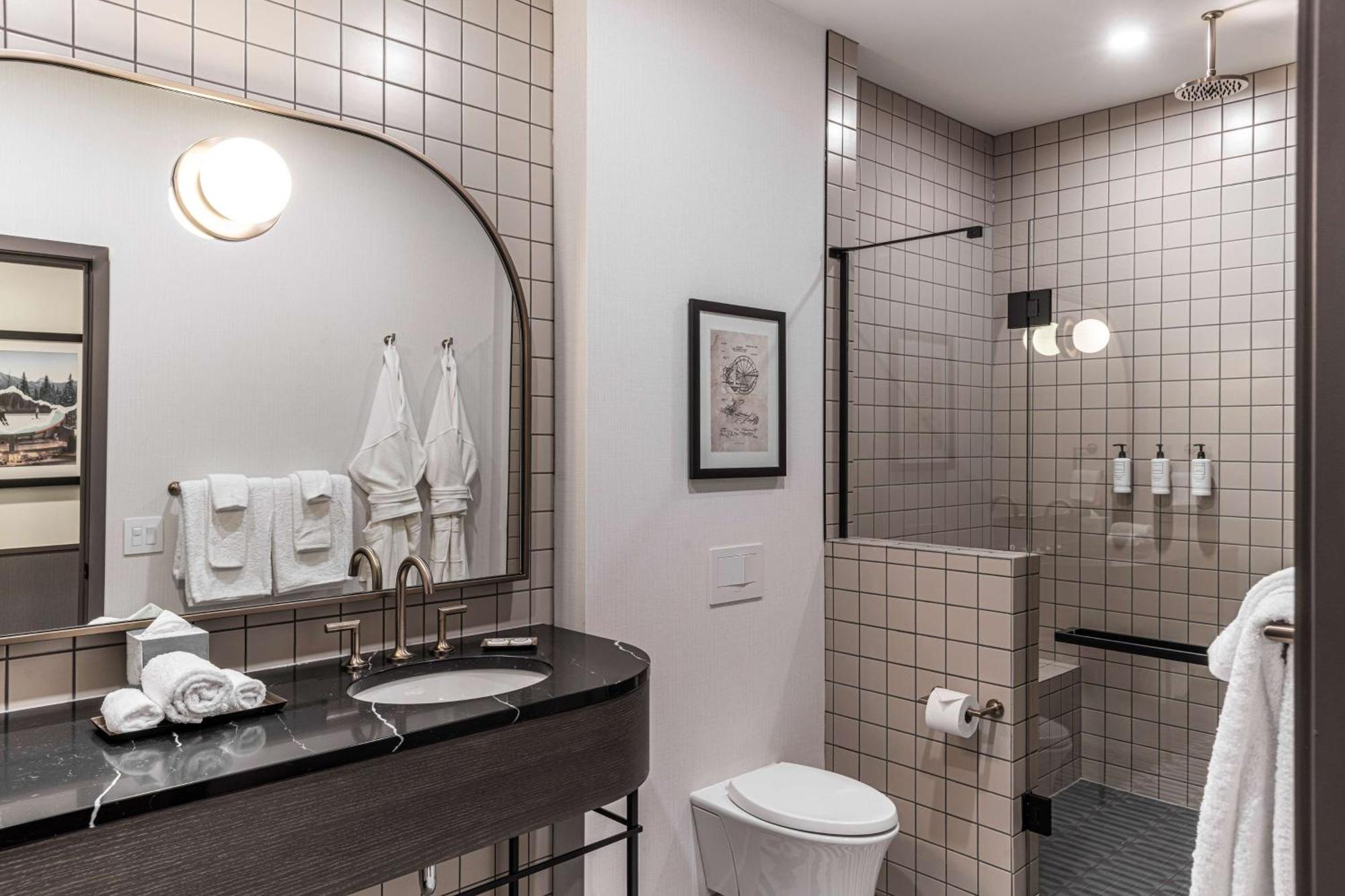 The Westley Calgary Downtown, Tapestry Collection By Hilton Hotel Екстериор снимка