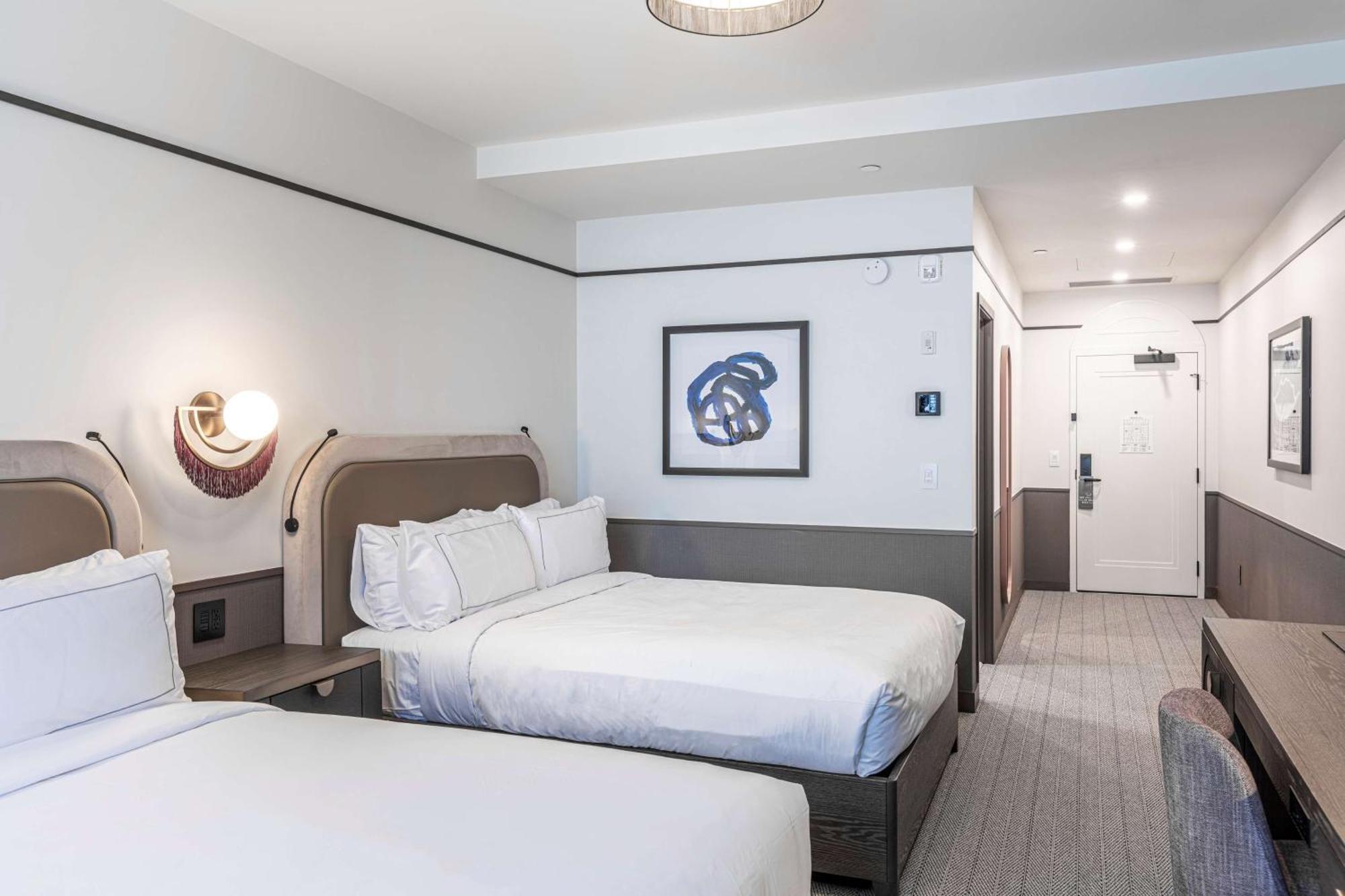 The Westley Calgary Downtown, Tapestry Collection By Hilton Hotel Екстериор снимка